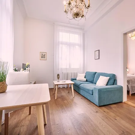 Perfect Location, Comfortable & Modern