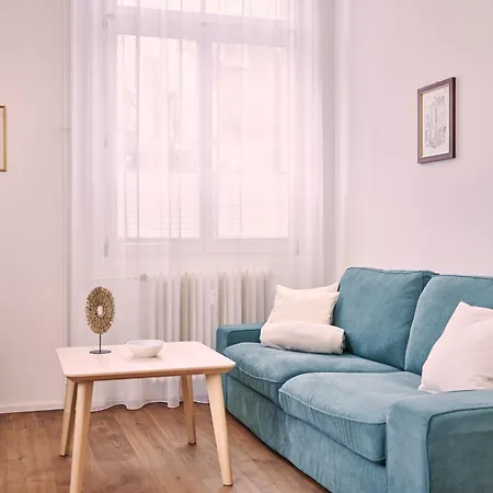 Perfect Location, Comfortable & Modern