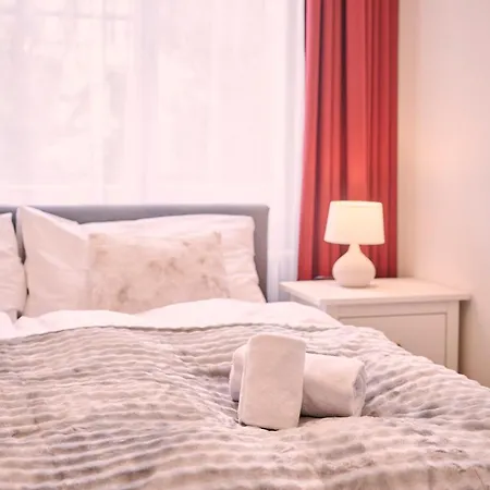 Lägenhet 2, Perfect Location, Comfortable & Modern