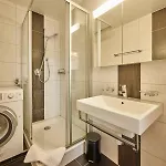 2, Perfect Location, Comfortable & Modern Apartment Bern