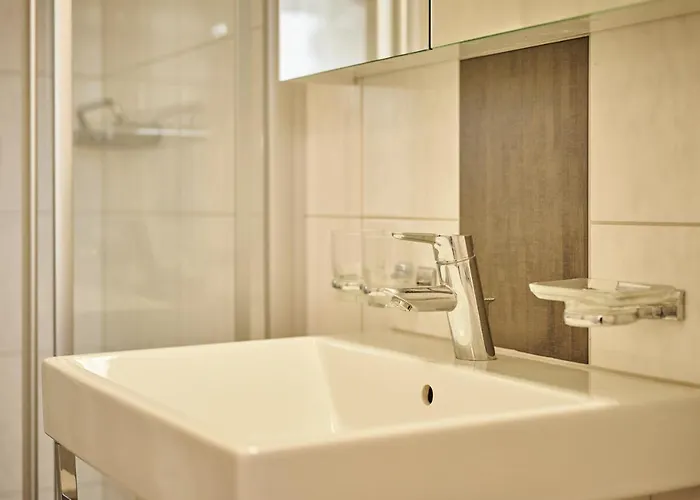 2, Perfect Location, Comfortable & Modern Lägenhet