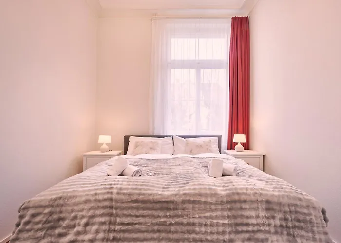 2, Perfect Location, Comfortable & Modern Lägenhet *